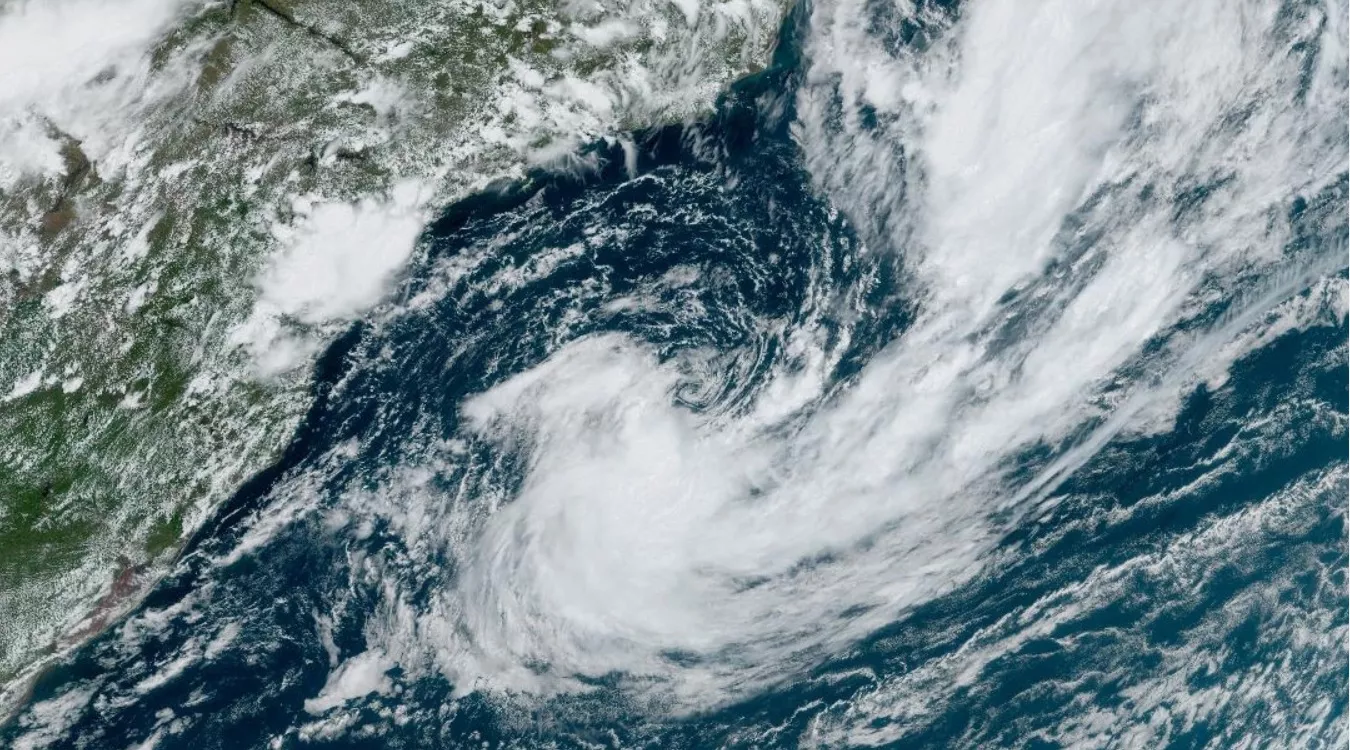 O impacto que pode ser sentido é agitação marítima com ondas mais altas, de cinco metros, e ventos de 85 km/h, até quinta-feira (22)